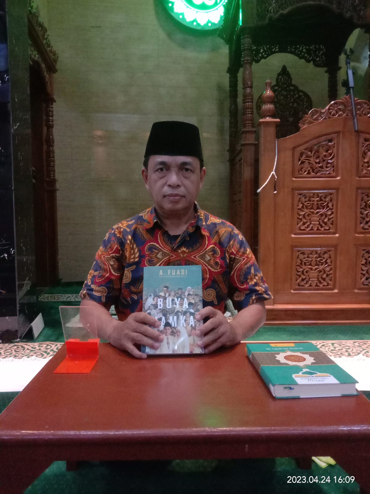 Buya Hamka Sebuah Novel Biografi: Menggendong Masa Depan Abdul Aziz, Pemerhati Sejarah