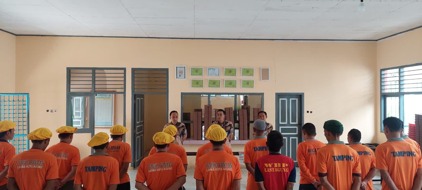 Kasi Binadik dan Jajaran Pembinaan Halal bi Halal Dan Berikan Penguatan Pada Seluruh WBP Tamping