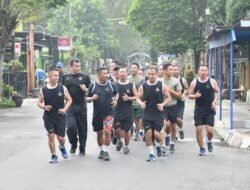 Bina Kebugaran, Dandim 0815/Mojokerto Bareng Anggota Telusuri Jalan Kota Mojokerto