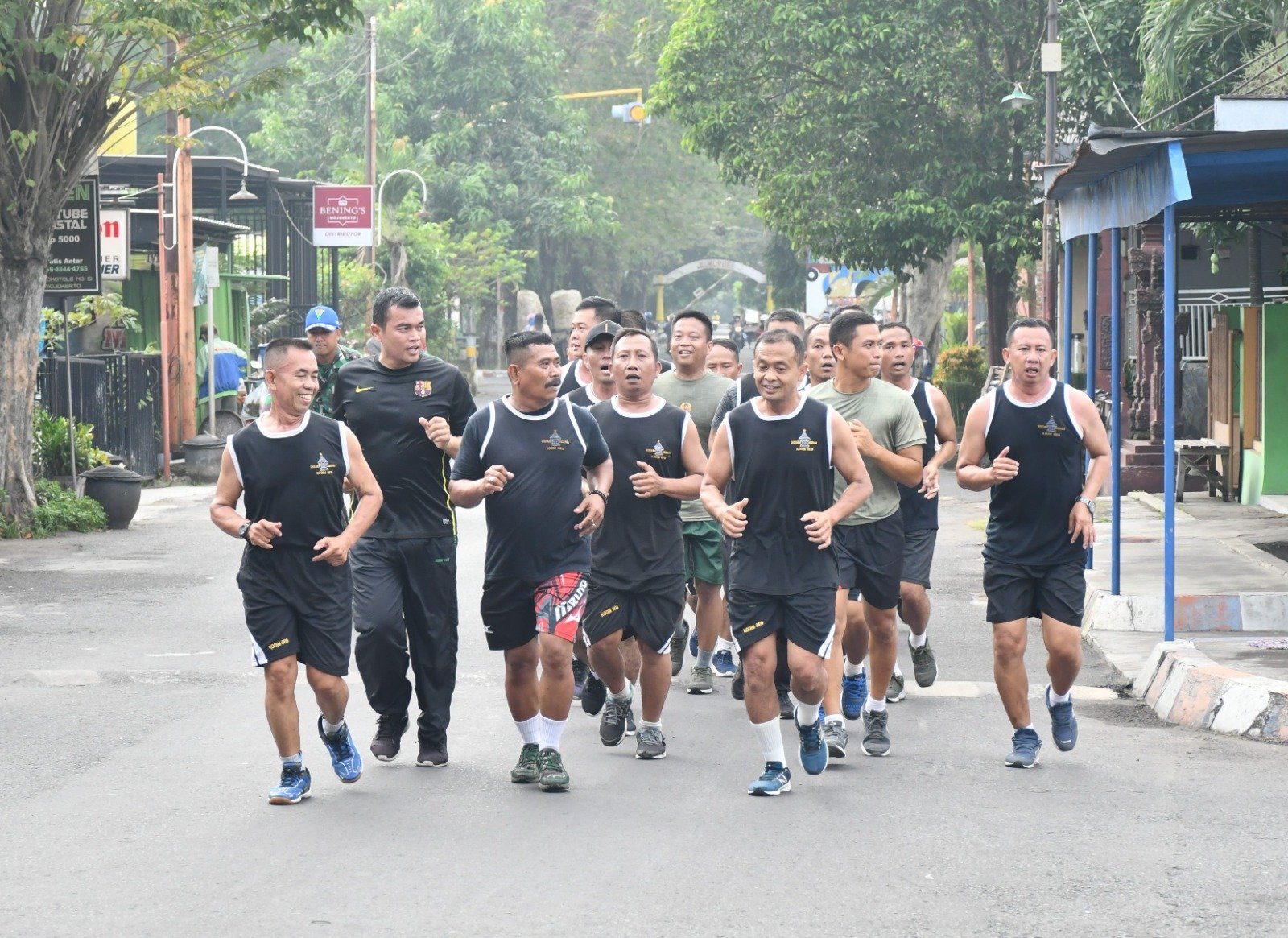 Bina Kebugaran, Dandim 0815/Mojokerto Bareng Anggota Telusuri Jalan Kota Mojokerto