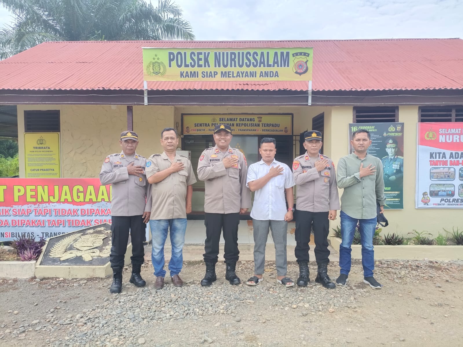 Kapolsek Nurussalam Bersama Ikatan Wartawan Online Aceh Timur (IWO) Halal'bihalal Dikantor