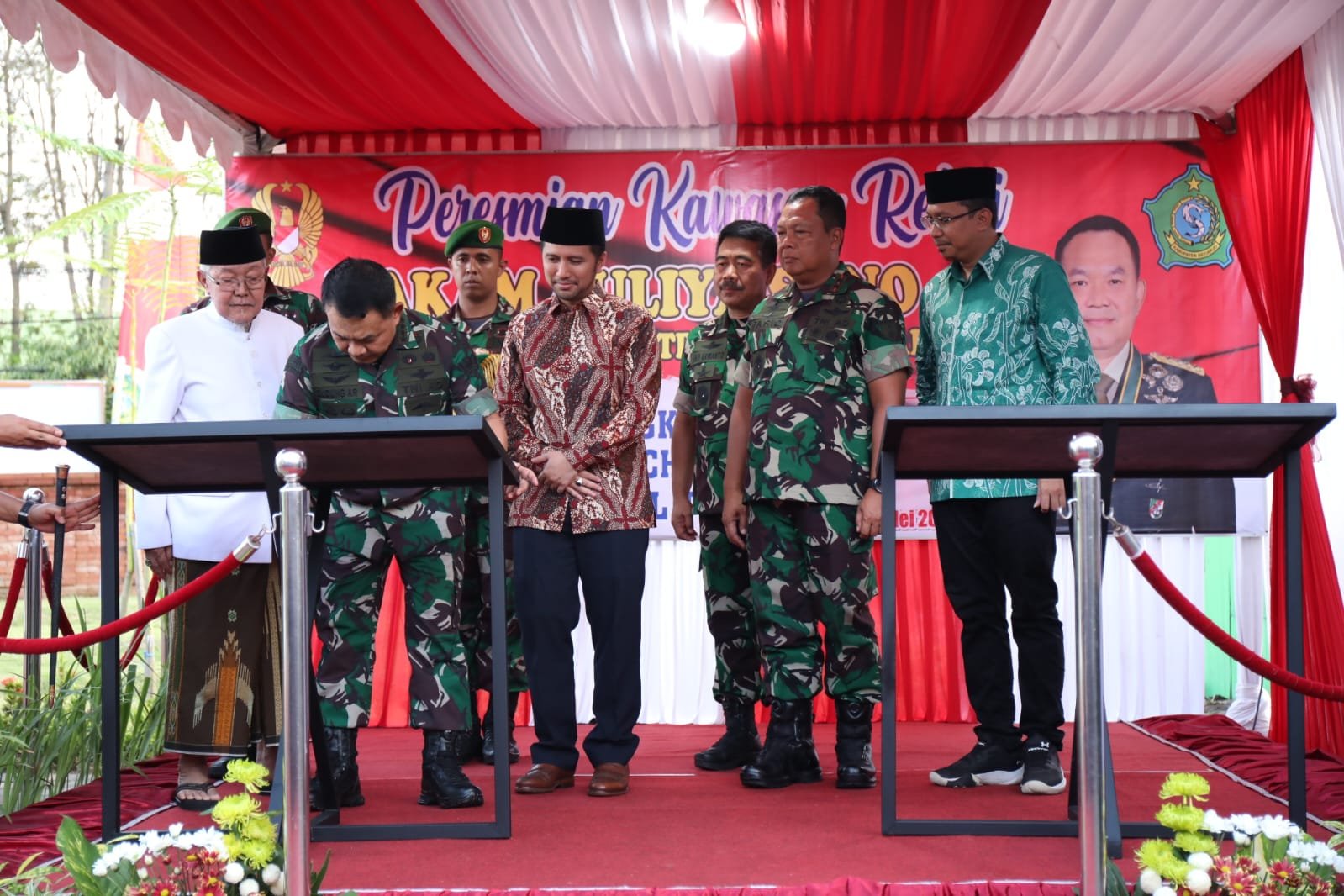 KASAD Jenderal TNI Dudung Abdurachman Resmikan Kawasan Religi Makam Aulia Sono Buduran Didampingi Wagub Jatim dan Bupati Sidoarjo