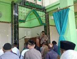 Jumat Curhat, Polresta Mojokerto Beri Himbauan Harkamtibmas pada Jamaah di Masjid Baitur Rokhim