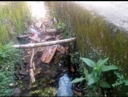 Masyarakat Desa Jiko Resah Bau Got Tidak Sedap