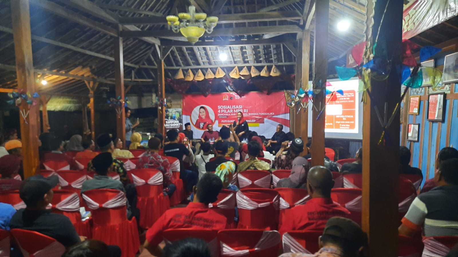 Mbak Puti Sosialisasi 4 Pilar MPR RI di Kampung Lali Gadget Sidoarjo