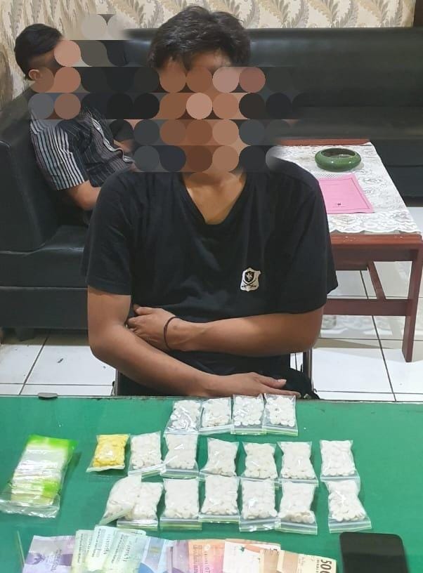 Polisi Berhasil Amankan Dua Pengedar Pil Okerbaya di Probolinggo