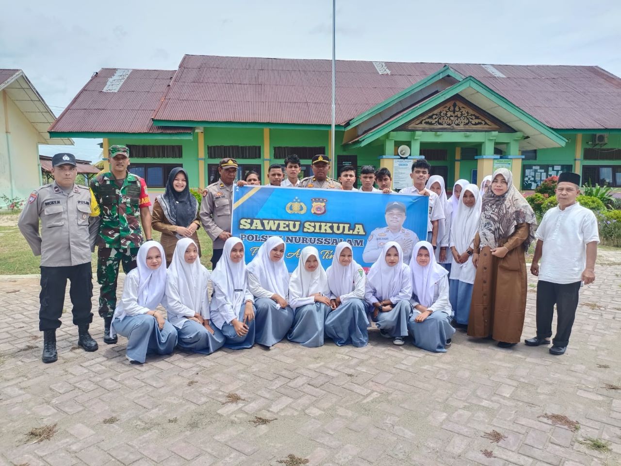 Sinergitas TNI-Polri, Kapolsek Nurussalam dan Banbinsa Koramil 09 Saweu Sikula Bersama