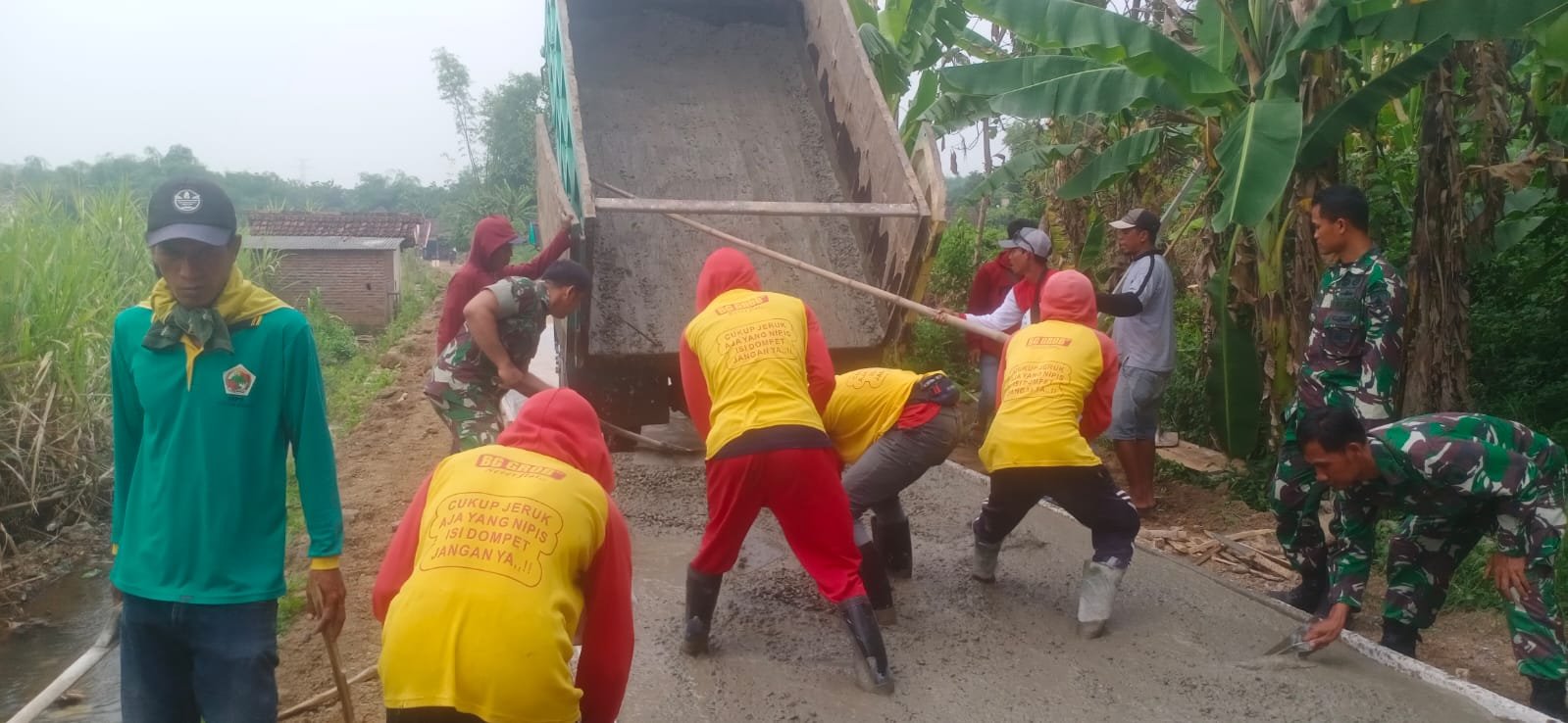 Pra TMMD Reguler Ke-116 Kodim 0815/Mojokerto Bangun Jalan Usaha Tani
