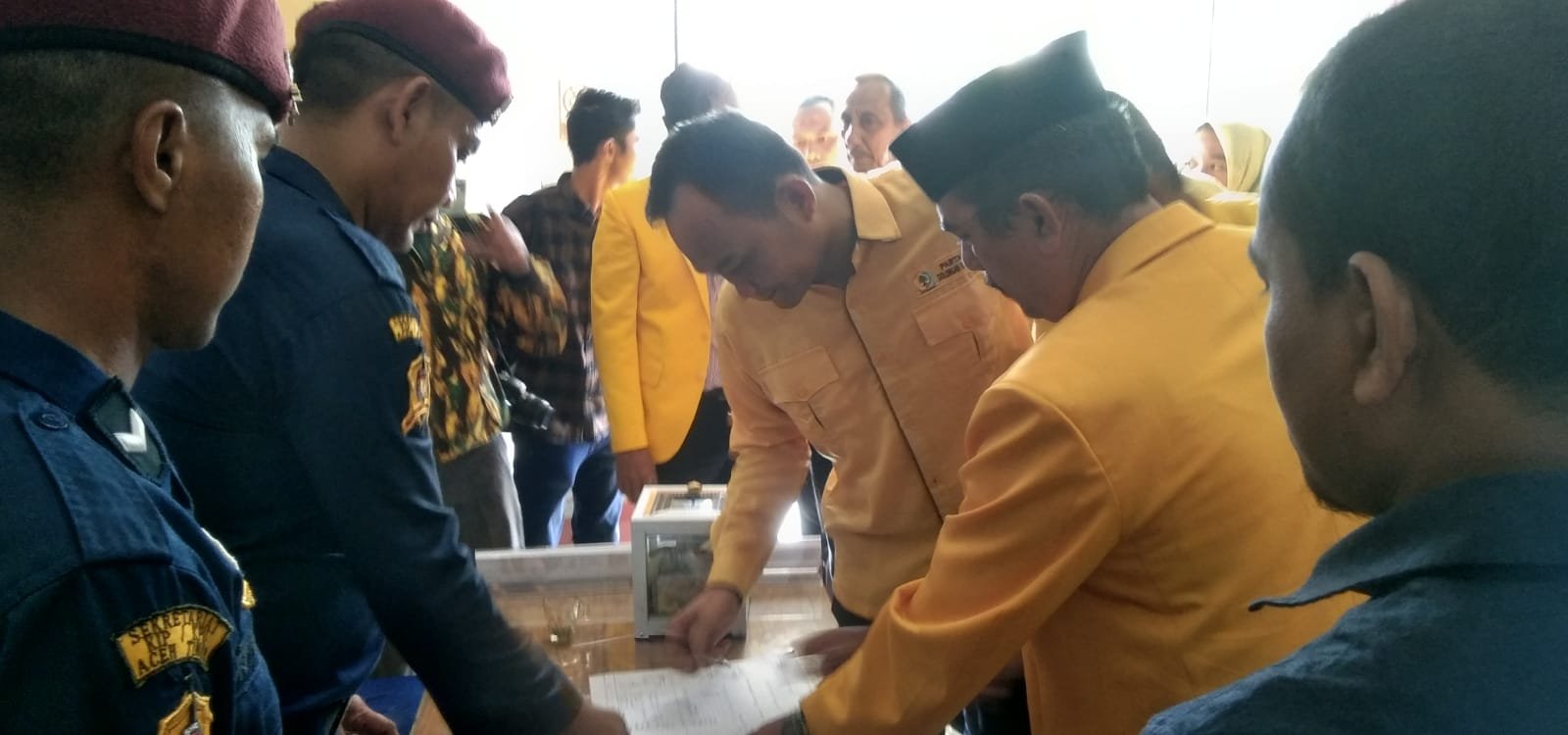 Dewan Pimpinan Daerah Partai Golkar Antar Berkas Bacaleg Ke Kantor KIP Aceh Timur