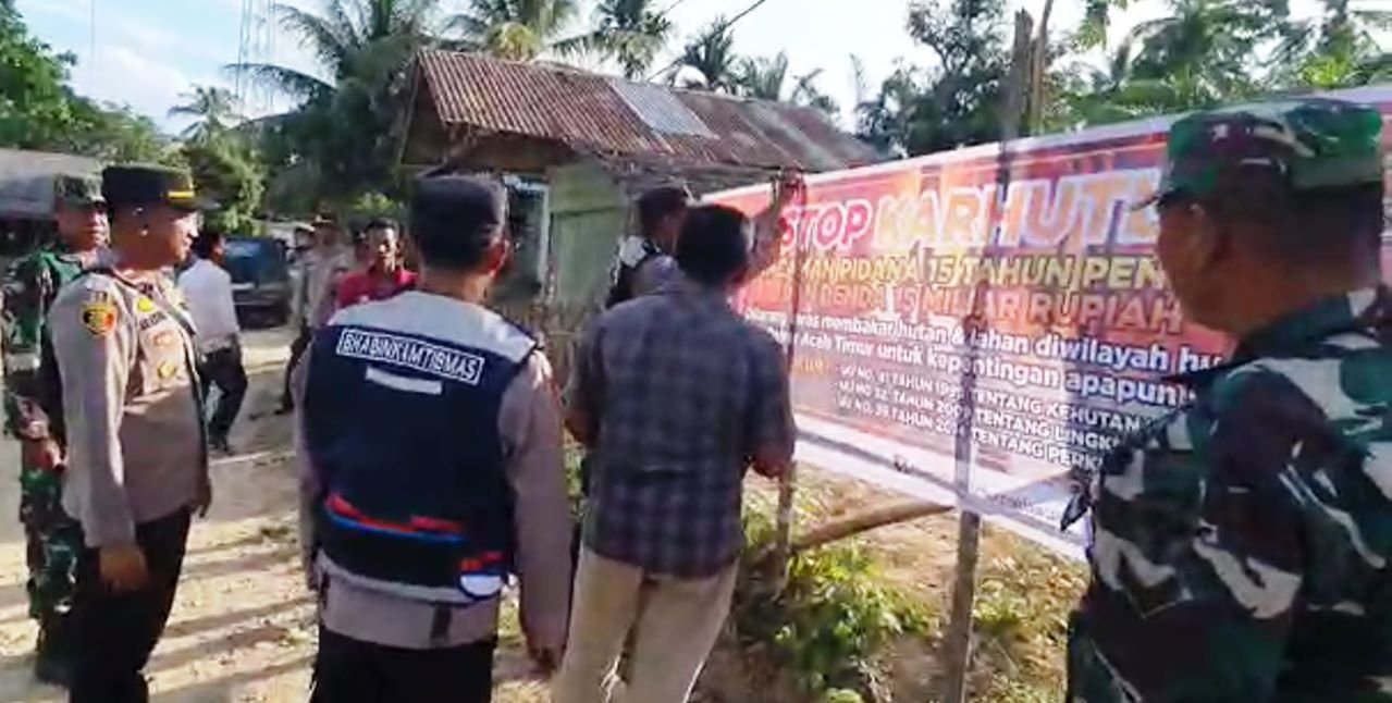 Melalui Media Spanduk, Upaya Polsek Julok Polres Aceh Timur Dalam Cegah Karhutla