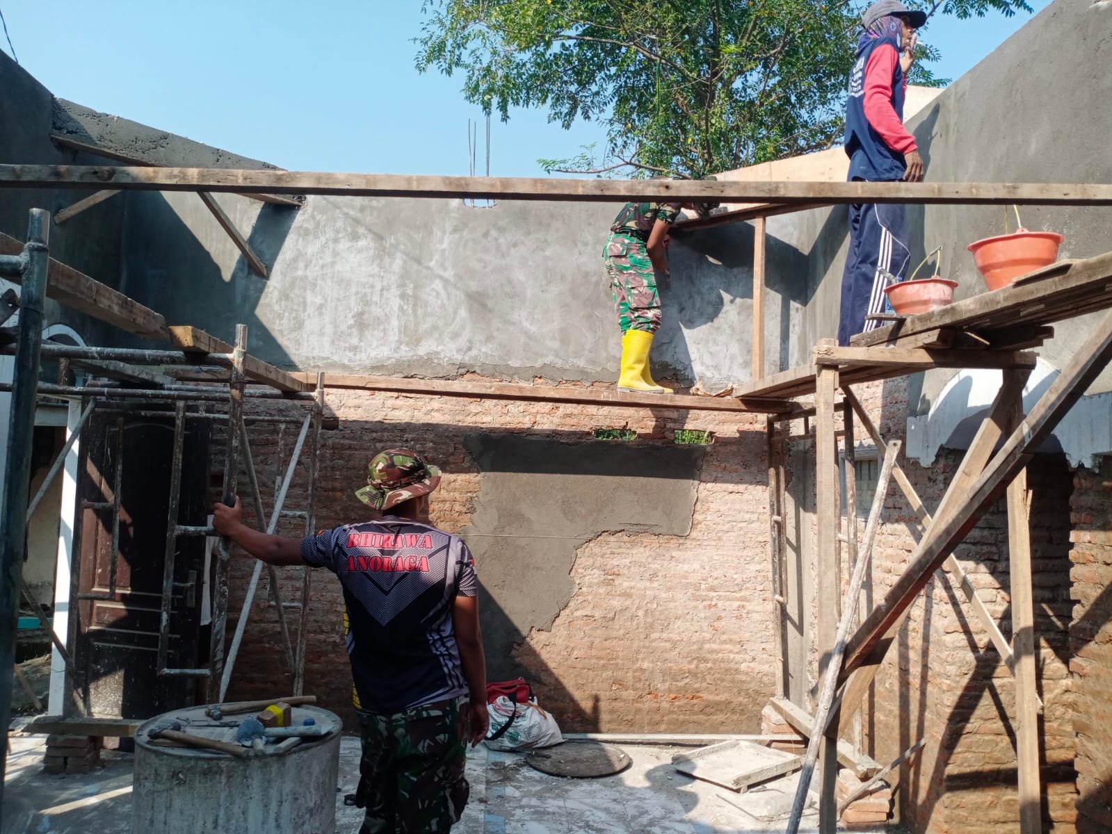 Satgas TMMD 116 Kodim 0815/Mojokerto Renovasi Mushola Nurul Hidayatulloh