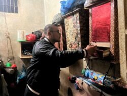 Pimpinan Razia Dan Pengeledahan Kamar Hunian WBP,Kalapas Idi Temukan Satu Bungkus Terindikasi Narkoba