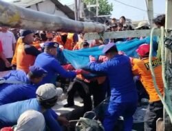 Tim SAR Gabungan Satpolairud Polres Lamongan Berhasil Temukan Korban Nelayan Tenggelam Terlilit Jaring
