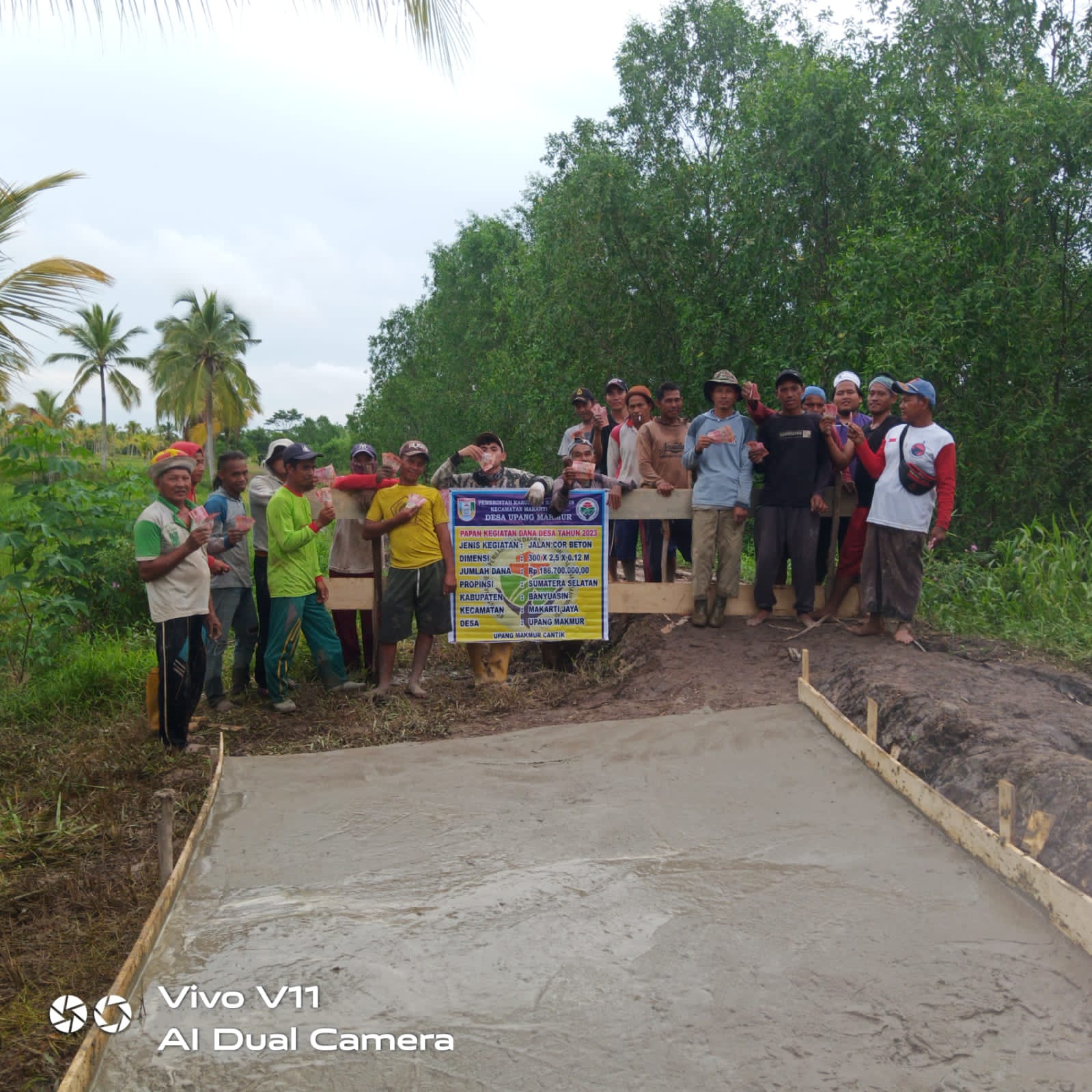 Pemdes Upang Makmur Kecamatan Makarti jaya manfaatkan Dana Desa 2023, Bangun Jalan Corbeton