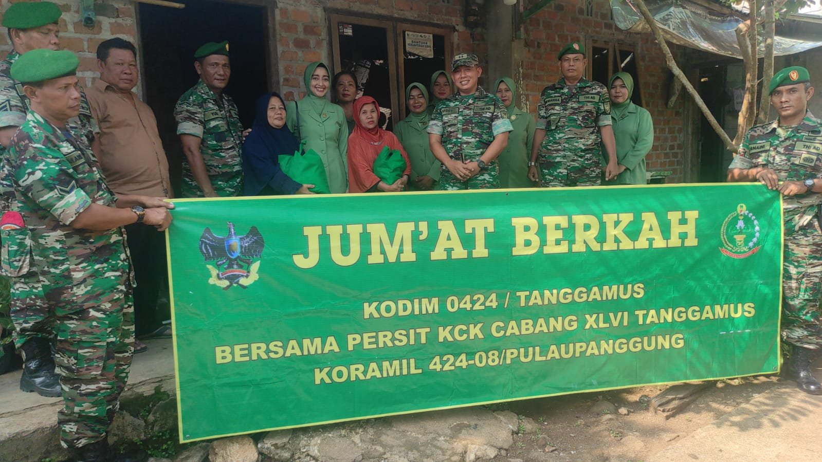 Dandim 0424/Tanggamus Di Dampingi Ketua Persit KCK XLVI Kunjungi Makoramil 08/Pulau Panggung