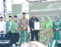 HUT Muslimat NU ke-77 Pecahkan Rekor MURI Makan Kupang Lontong Sidoarjo