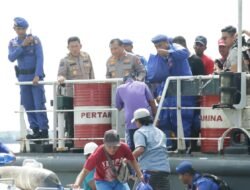 Jelang Hari Bhayangkara ke 77 Kapolda Jatim Berbagi Sembako Untuk Warga Nelayan dan Anak Yatim