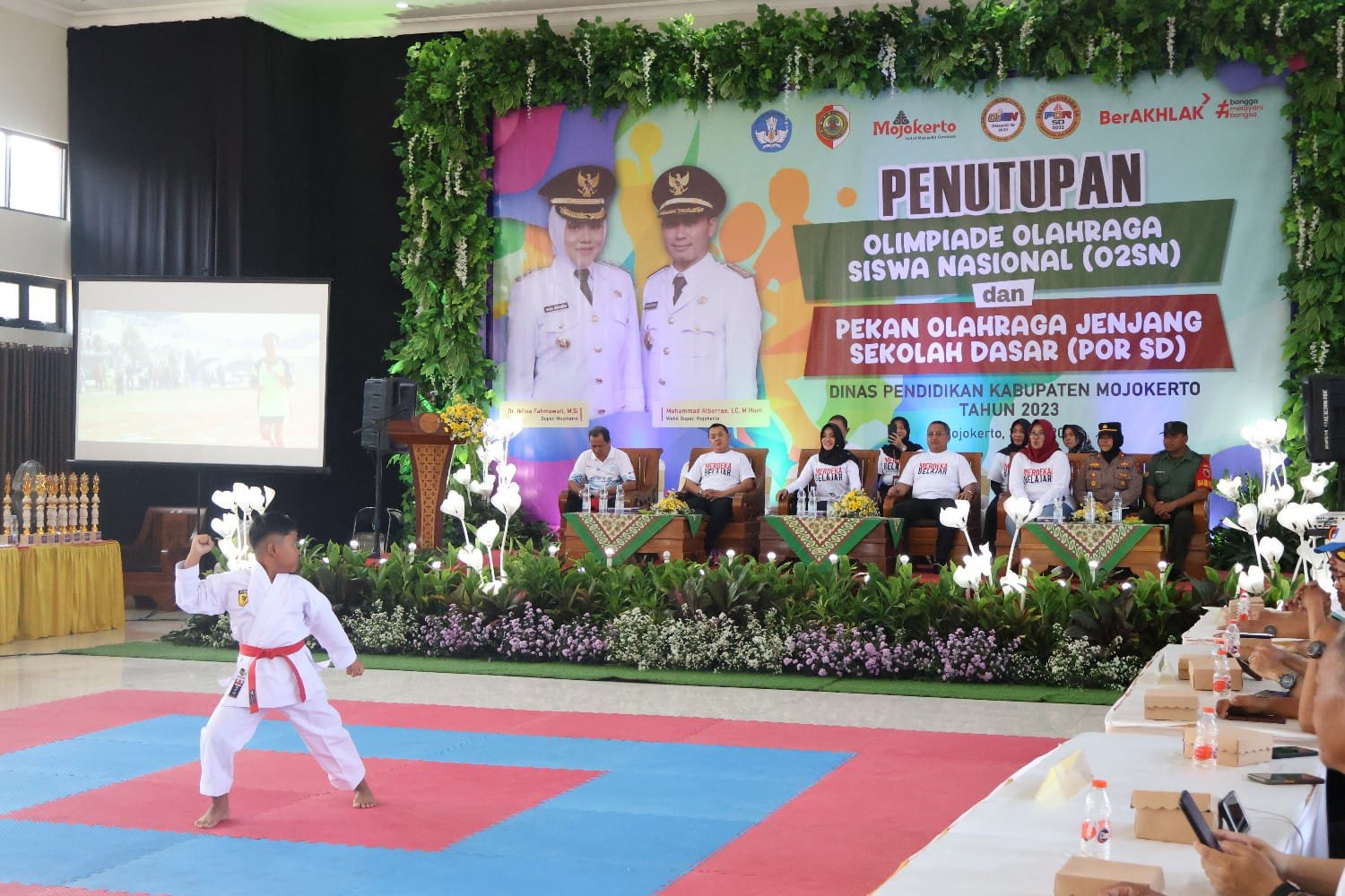 Penutupan O2SN dan POR SD Kabupaten Mojokerto 2023, Bupati Ikfina : Tunjukkan Potensi Atlet Mojokerto
