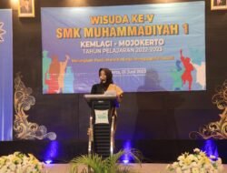 Hadiri Wisuda ke-V SMK Muhammadiyah I Kemlagi, Bupati Mojokerto Dorong Siswa Miliki Pengalaman Kerja