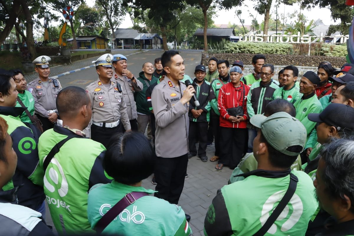 Silaturahmi Dengan Komunitas Ojol, Kapolres Jombang Ajak Patuhi Peraturan Lalulintas