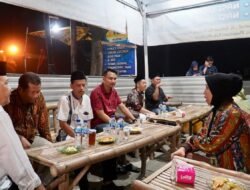 Jum’at Barokah Malam,  Wali Kota Mojokerto Beri Alat Bantu Dengar Untuk Calon Jamaah Haji