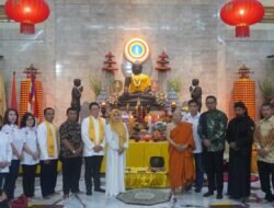 Kunjungi Mahavihara, Bupati Ikfina Ucapkan Selamat Waisak untuk Pemeluk Ajaran Buddha
