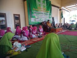 400 Fatayat NU Ikuti Tahlil Kubro di Balai Desa Karangasem Mojokerto