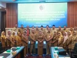 Serahkan SK Kepsek, Bupati Ikfina Sampaikan 3 Tugas Tambahan Guru