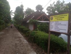 Gunakan DD Pemdes Cempoko Kecamatan Ngrambe Pavingisasi Jalan Desa