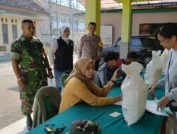 Koramil 0815/05 Gedeg Kerahkan Babinsa Pantau Pendistribusian Bantuan Pangan Pemerintah