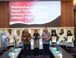 Bupati Mojokerto Serahkan Lima SK Kepala Sekolah