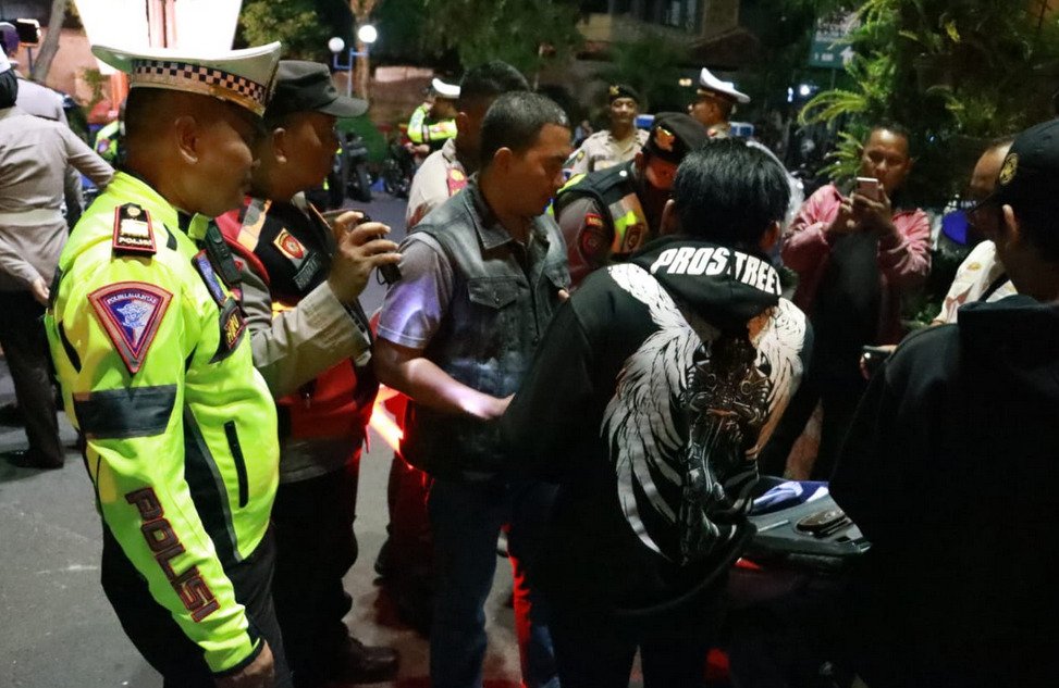 Ciptakan Kamtibmas, Polresta Mojokerto Berhasil Temukan Sabu dalam Pemeriksaan Kendaraan