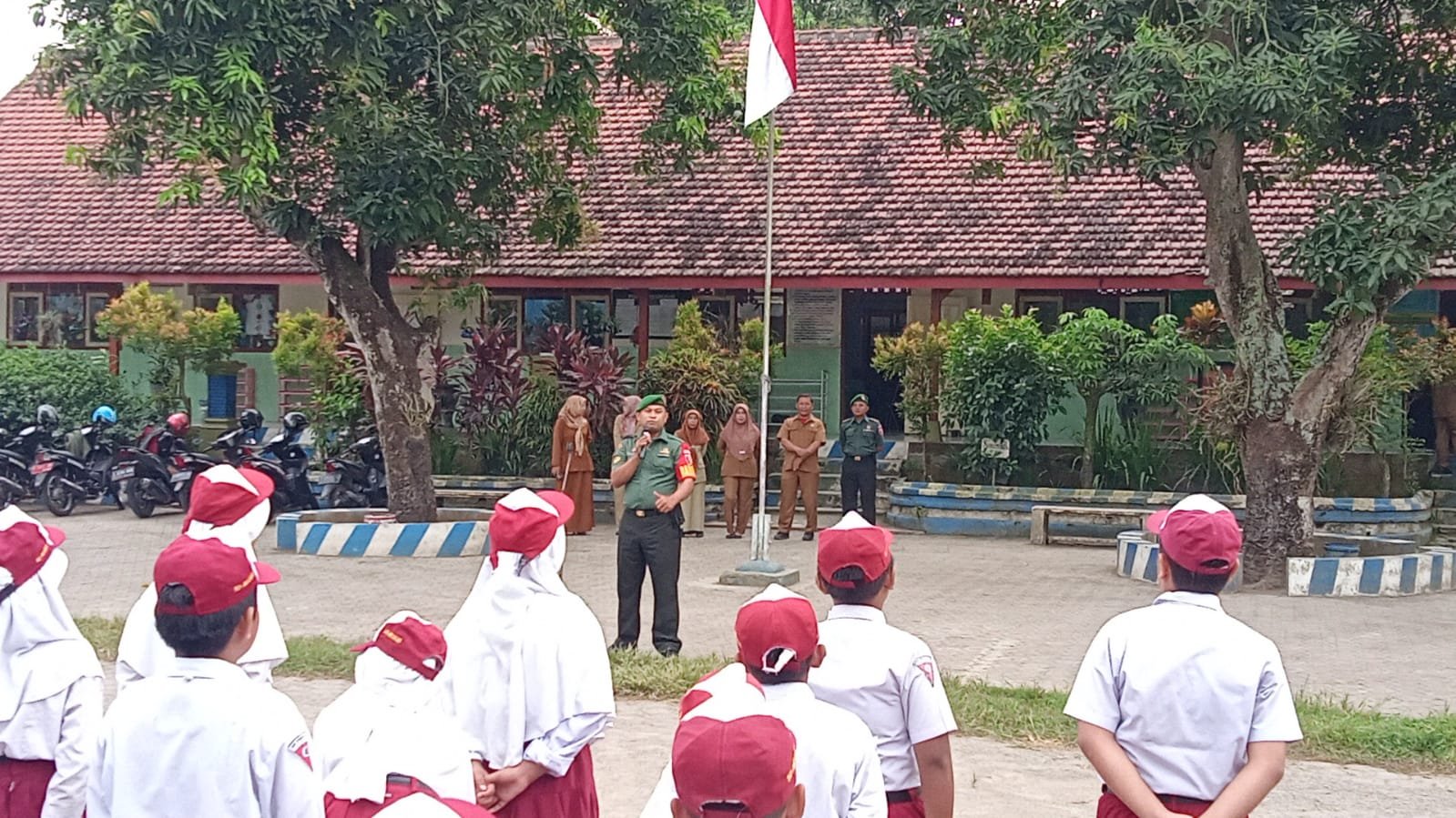 Tanamkan Wasbang Sejak Dini, Koramil 0815/05 Gedeg Sasar Pelajar