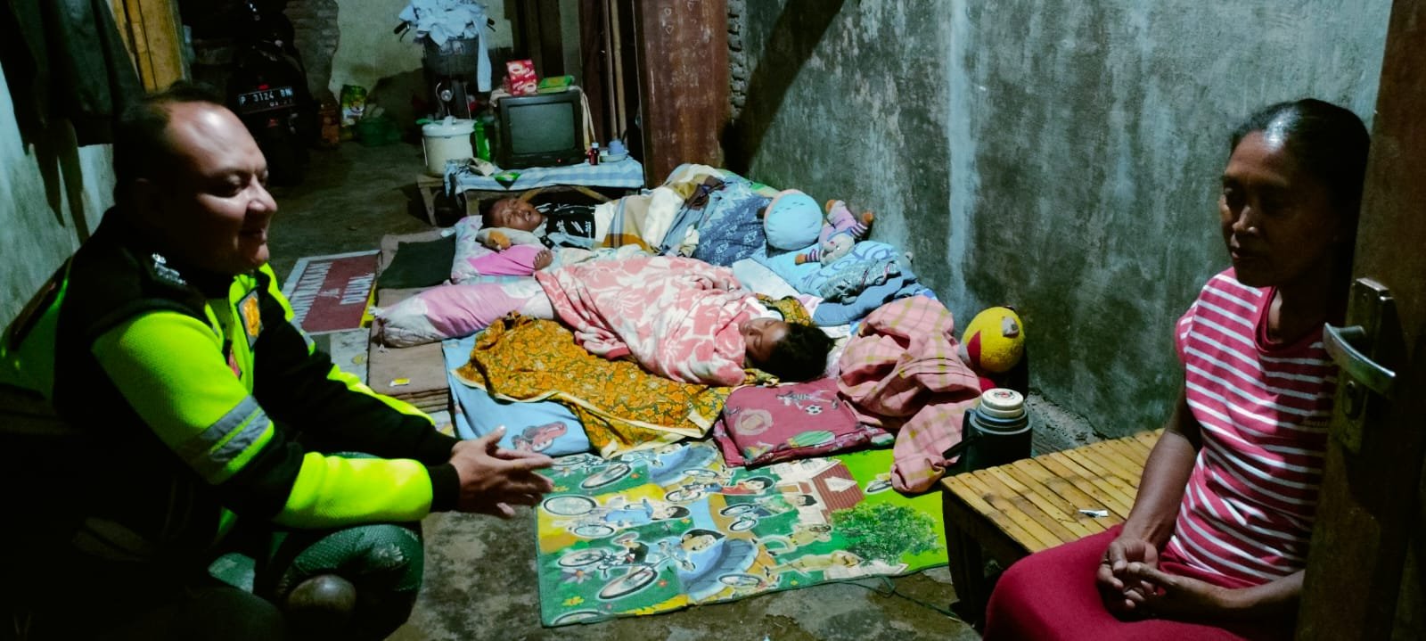 Hadir Beri Solusi, Polisi RW Bantu Anak Stunting di Bondowoso