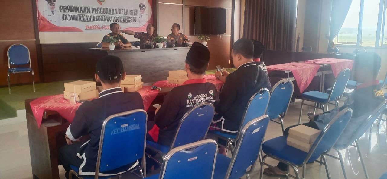 Eratkan Persatuan Antar Perguruan Silat, Koramil 0815/10 Bangsal Bareng Forkopimcam Lakukan Pembinaan