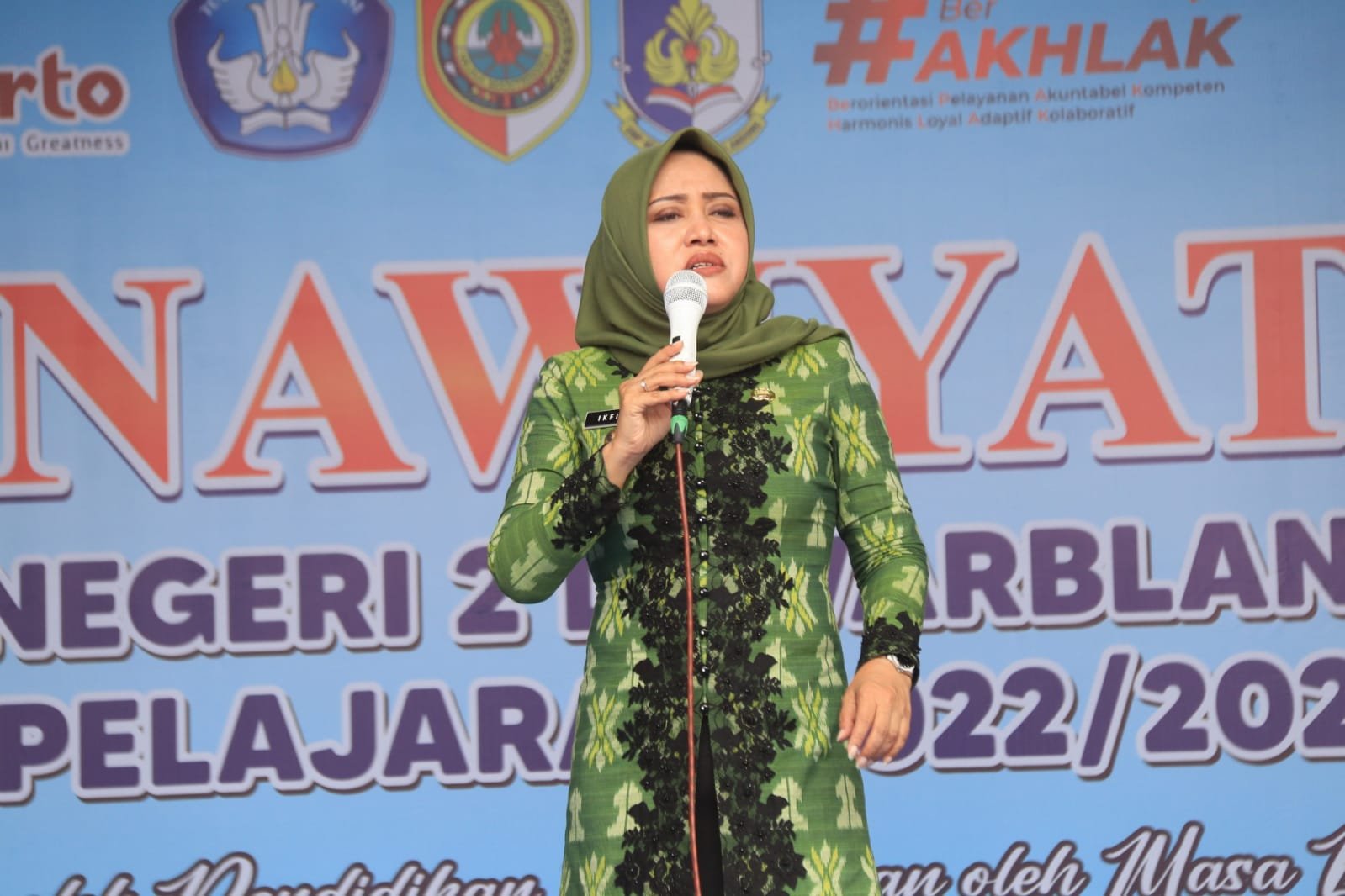 Hadiri Purnawiyata SMPN 2 Dawarblandong, Bupati Ikfina Harap Para Siswa Miliki Daya Juang