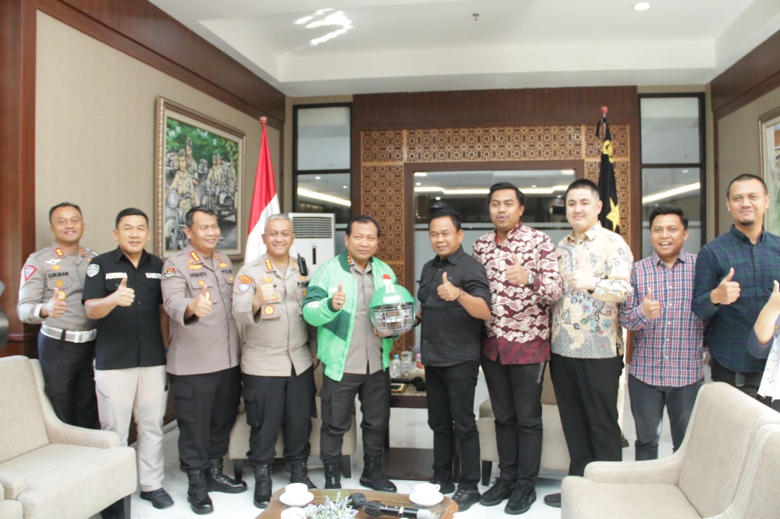 Kapolda Jatim Ingatkan Problematika Yang Dihadapi Driver Angkutan Online