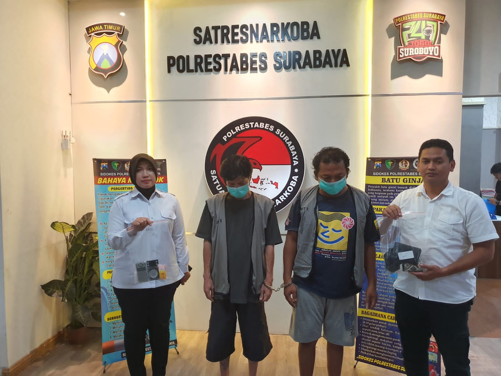 Polrestabes Surabaya Berhasil Ungkap Peredaran Narkoba, Dua Tersangka Berkedok Juru Parkir Diamankan