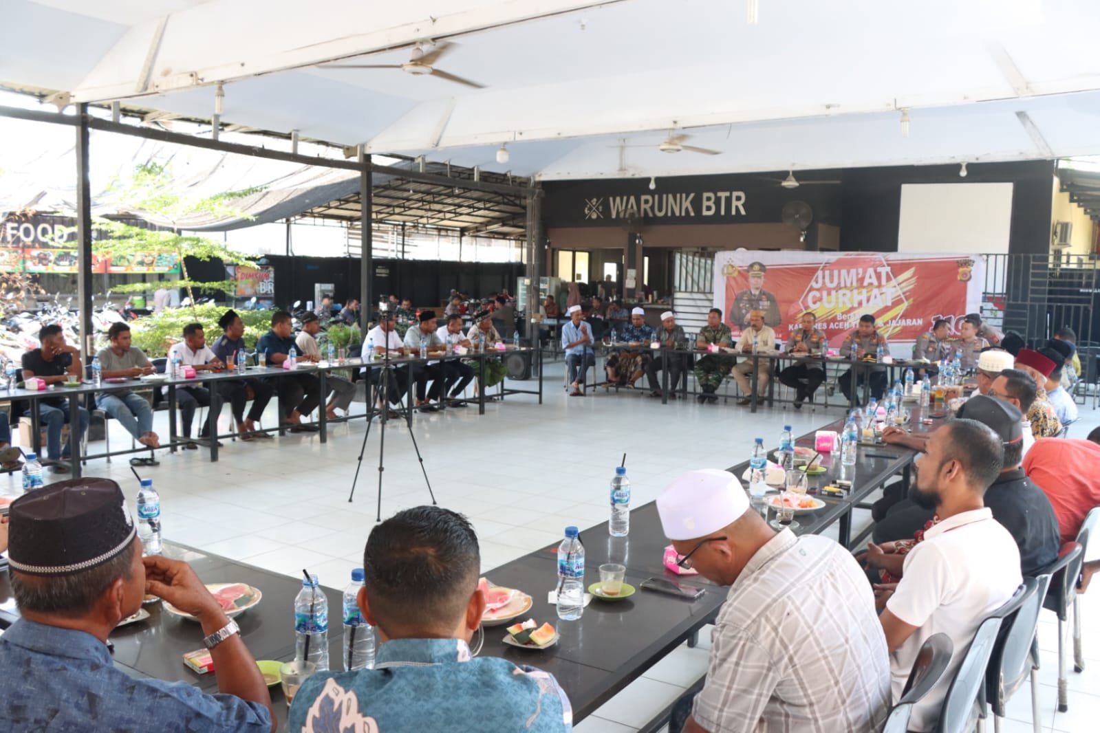 Kapolres Aceh Timur Silaturahmi Bersama Warga Peureulak Dalam Program Jum'at Berkah