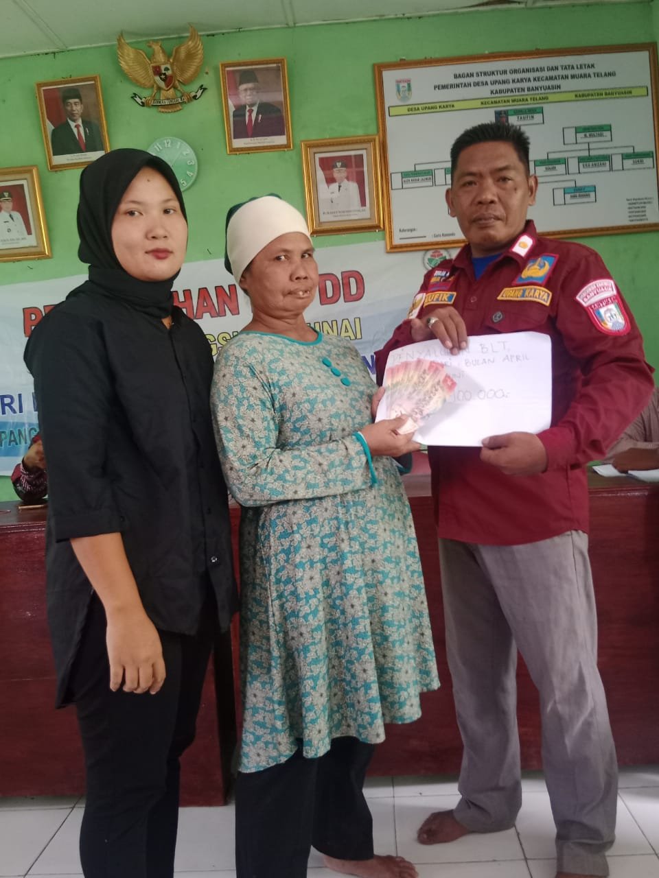 Pemerintah Desa Upang Karya Kecamatan Muara Telang Kabupaten Banyuasin salurkan BLT Dana Desa Tahap ke 2