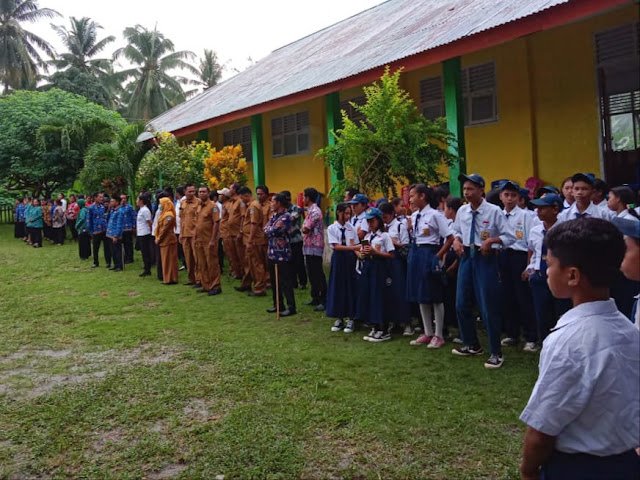 Camat Bacan Timur Tengah, Pimpin Jalannya Upacara Gerakan Disiplin ASN