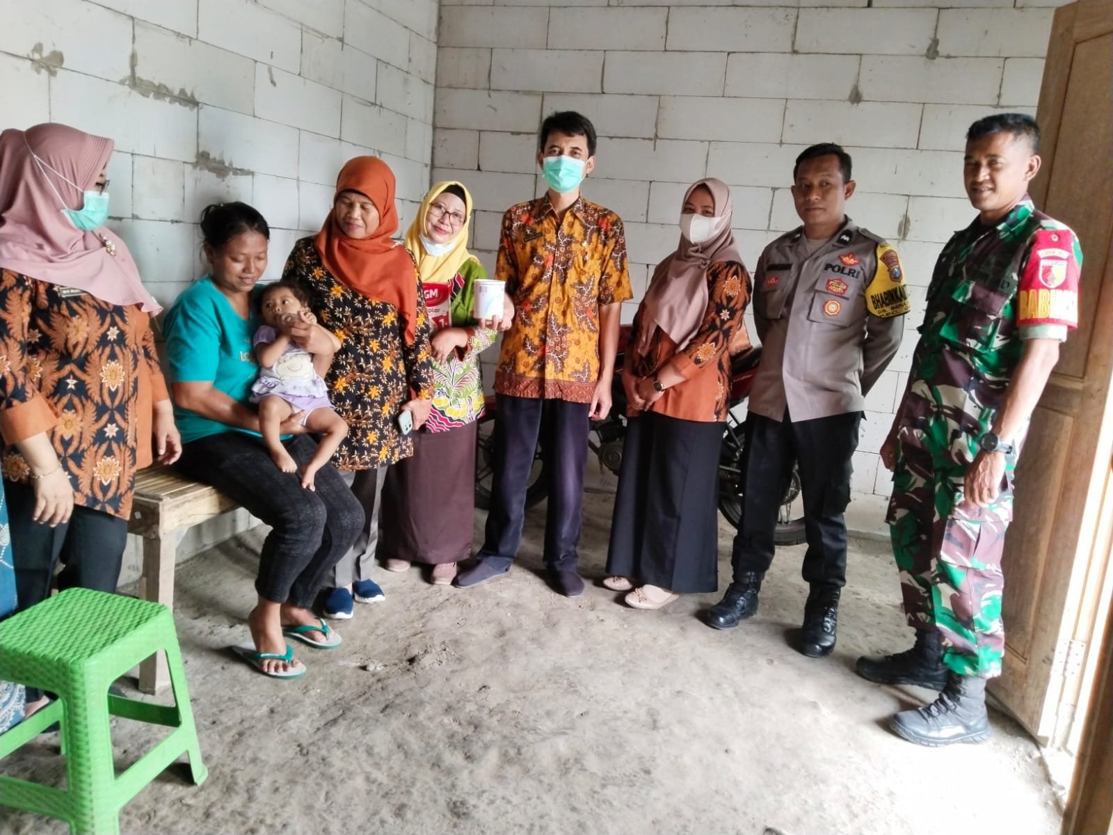 Cegah Stunting Babinsa Koramil Gedeg Bareng UPT Puskesmas Cek Bumil
