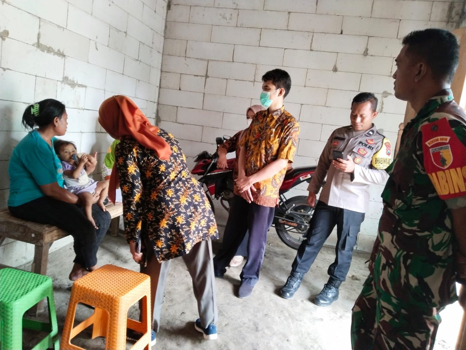 Cegah Stunting Babinsa Koramil Gedeg Bareng UPT Puskesmas Cek Bumil
