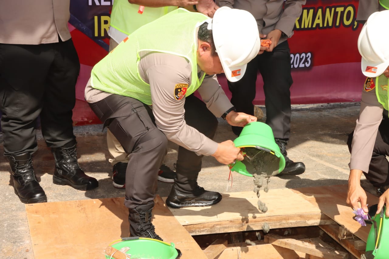 Kapolda Jatim Letakkan Batu Pertama Pembangunan Mako dan Gedung SPKT Polres Sumenep