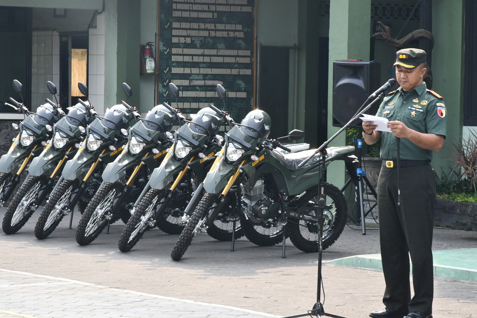 Dandim 0815/Mojokerto Serahkan 100 Unit SPM Trail Dinas Bantuan Kemenhan RI