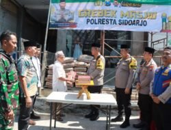 Peduli Tempat Ibadah, Polresta Sidoarjo Serahkan Bantuan ke Masjid At Taqarrub