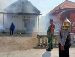 Cegah Wabah DBD Tiga Pilar Desa Mojowiryo Lakukan Fogging