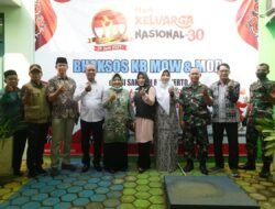 Peringati Hari Keluarga Nasional Ke-30, Bupati Mojokerto Tinjau Pelaksanaan Baksos KB MOW Dan KB MOP