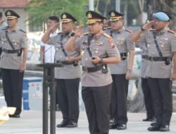 Peringati Hari Bhayangkara ke 77 Polda Jatim Ziarah di Taman Makam Pahlawan dan Tabur Bunga di Laut Jawa