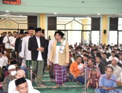 Gus Muhdlor Sholat Idul Adha di Masjid Agung Sidorjo Bersama Ribuan Warga, Pesan Khatib Pentingnya Kesalehan Individual dan Sosial
